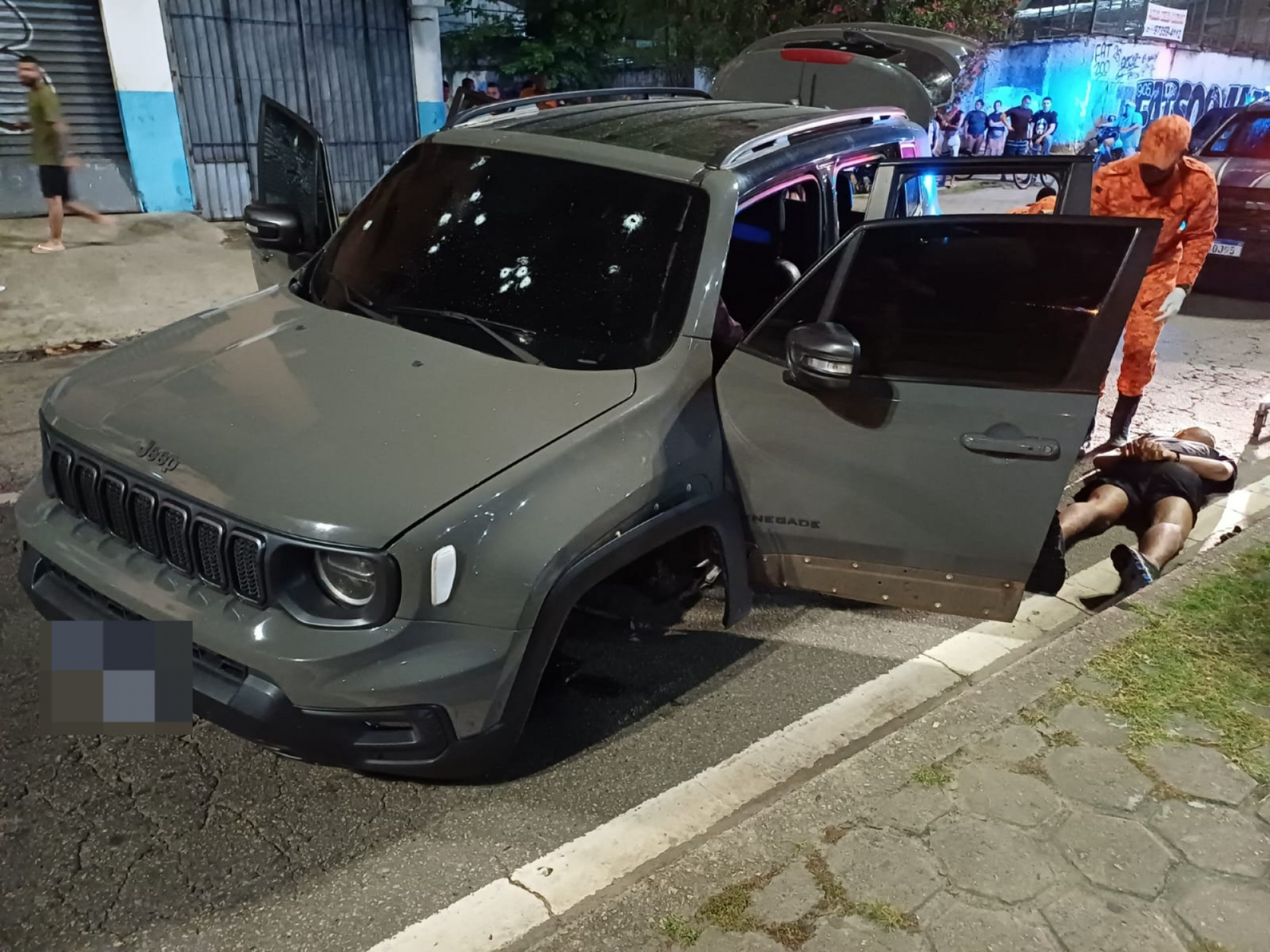 Carro com os suspeitos parou na Rua Dr. Lagden, próximo ao Sambódromo; um suspeito foi preso - Reprodução