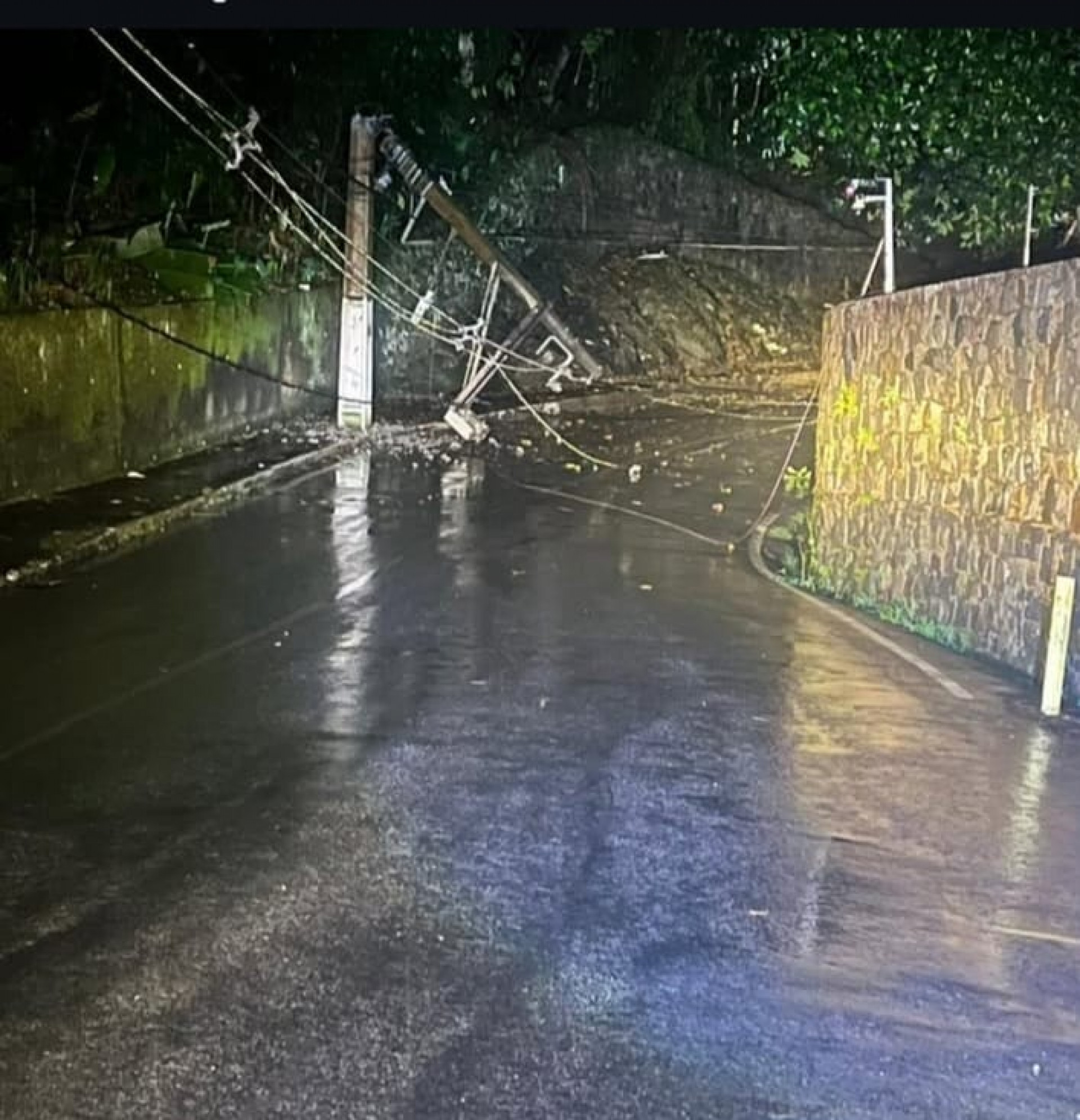 Chuva forte que caiu na noite desse domingo (8) e madrugada desta segunda-feira (9) - Divulga&ccedil;&atilde;o/Rede social Defesa Civil