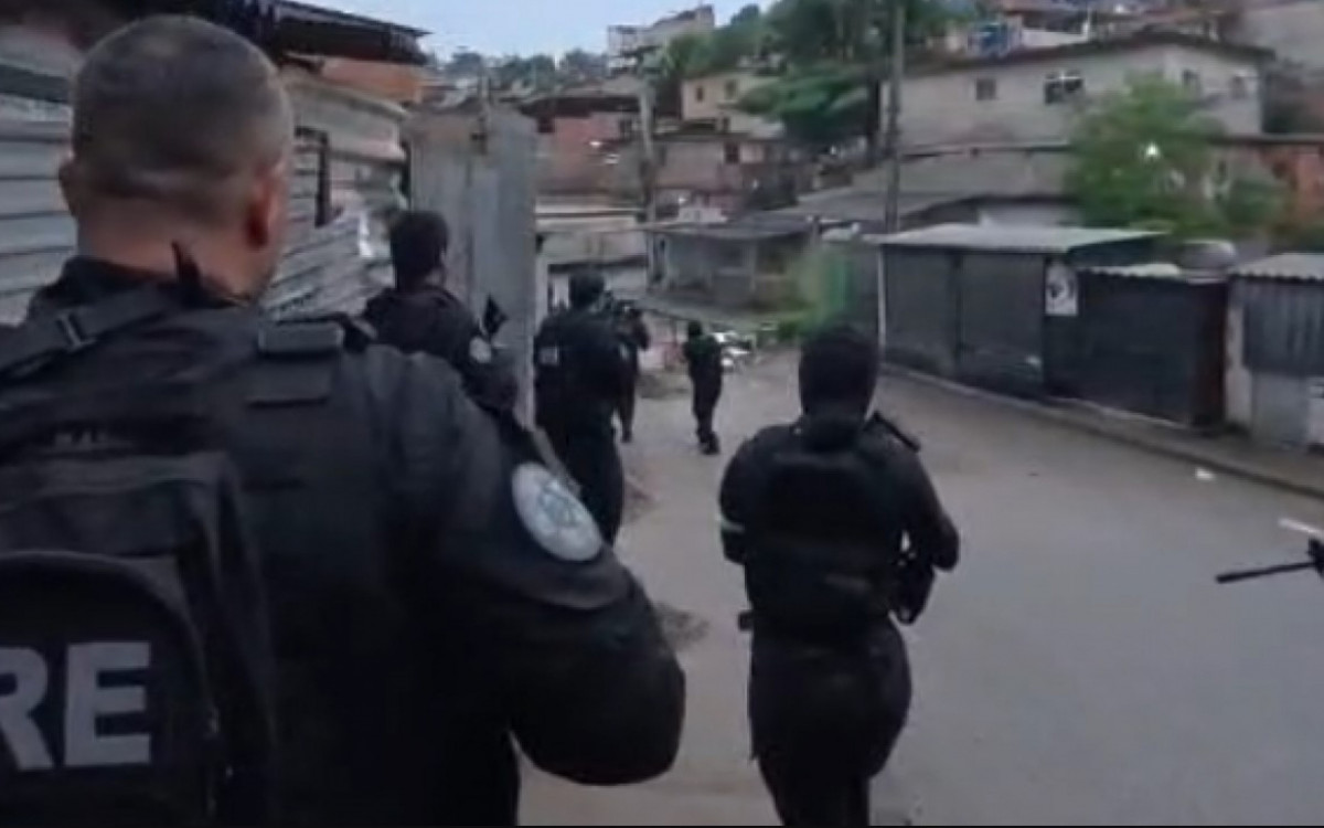 PF prende delegado e dois policiais civis por extorsão ao tráfico