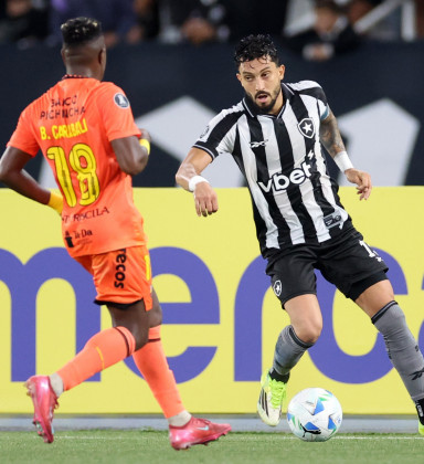Alex Telles desabafa após eliminação: 'Clube não é feito só de jogadores'