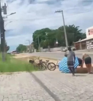 Acidente entre carro e bicicleta elétrica é registrado em Araruama