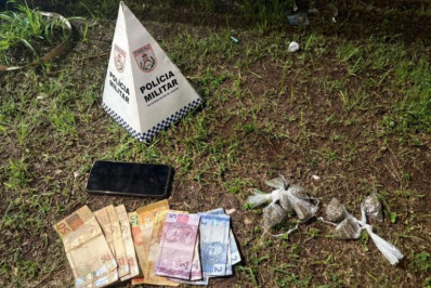 Homem com tornozeleira eletrônica é preso por tráfico durante patrulhamento da PM em Macaé