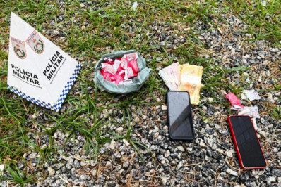 PM flagra venda de drogas em esquina do Lagomar e prende suspeito em Macaé