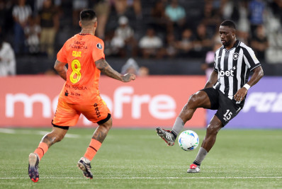 Bastos lamenta desatenção do Botafogo em eliminação na Libertadores: 'Momento difícil'