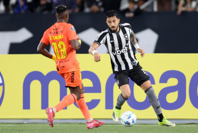 Telles desabafa após eliminação do Botafogo: 'Clube não é feito só de jogadores'