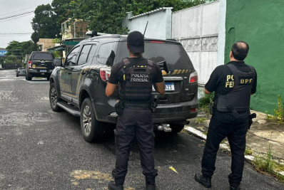 Suspeita de estuprar as próprias filhas e divulgar cenas é presa em Duque de Caxias