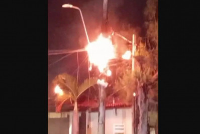 Incêndio em poste é registrado no bairro Marina, em Búzios