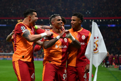 Liverpool perde para o Galatasaray e depende de virada em Anfield na Liga dos Campeões