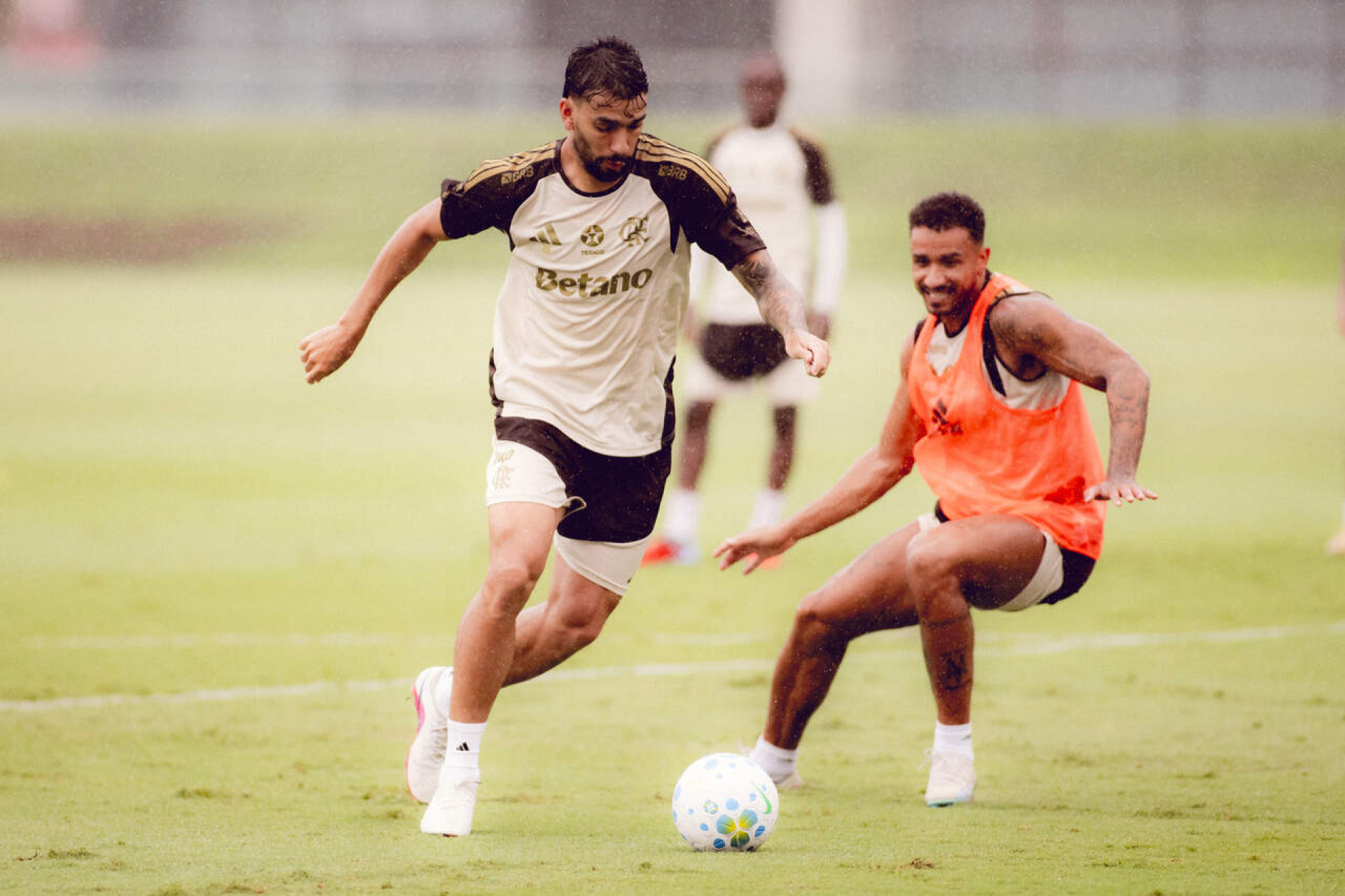 Com Paquet&aacute; na disputa, Bruno Henrique desfalca o Flamengo contra o Cruzeiro