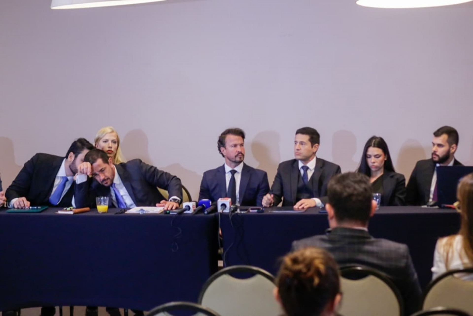 Advogados de defesa do ex-vereador Jairinho, durante coletiva sobre o caso Henry Borel - Carlos Elias/Agência O Dia