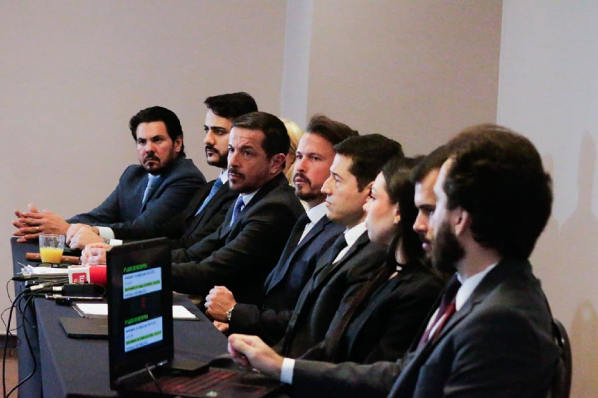 Advogados de defesa do ex-vereador Jairinho, durante coletiva sobre o caso Henry Borel - Carlos Elias/Agência O Dia