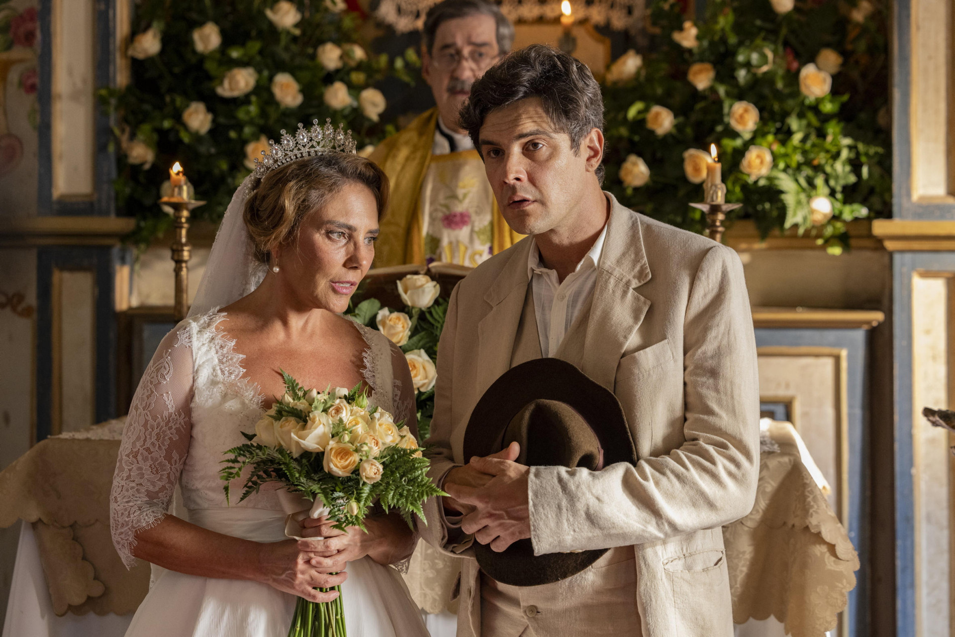 'Êta Mundo Melhor!': Casamento de Candinho e Zulma termina em revelações e fuga - Fabio Rocha / TV Globo