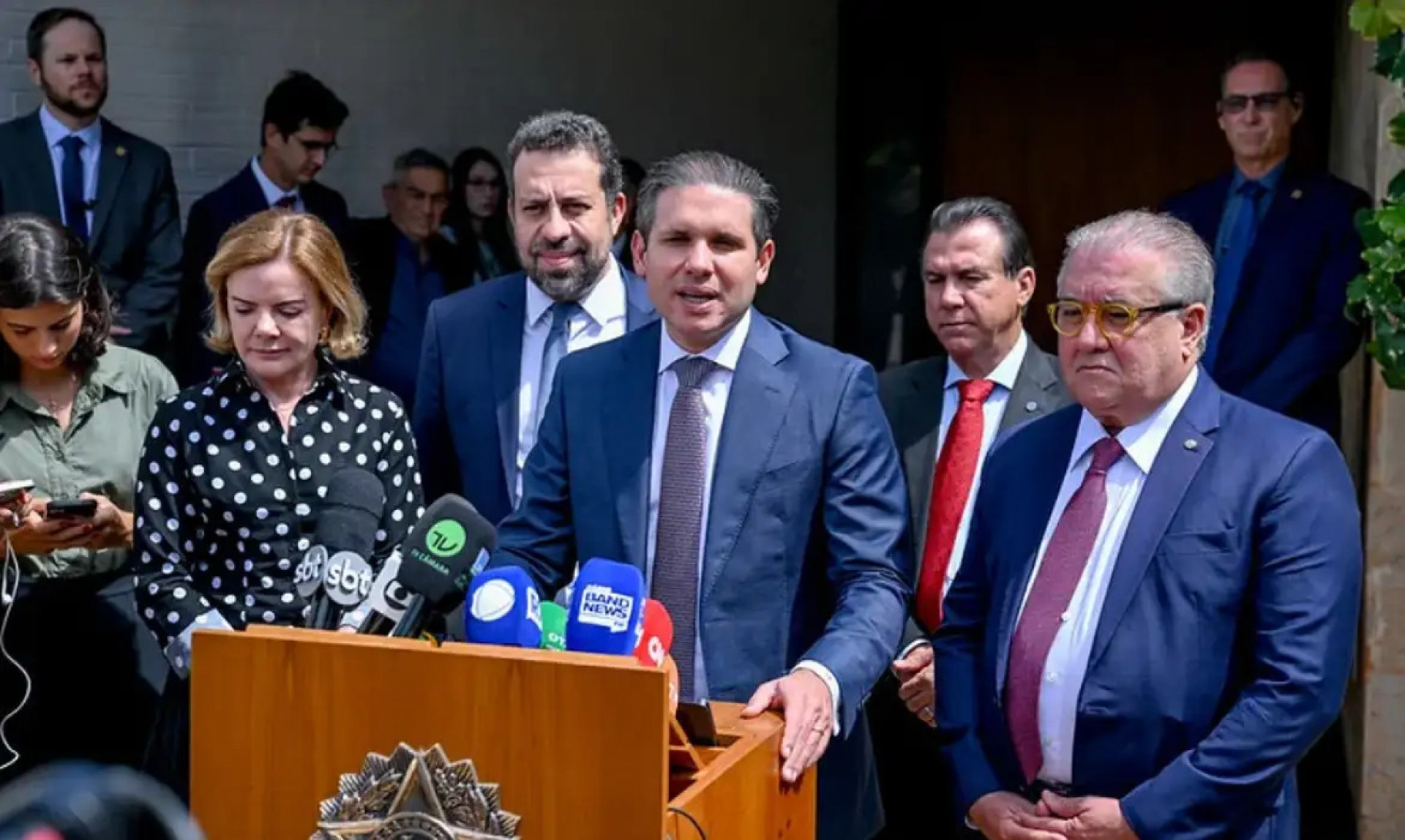 Hugo Motta diz que objetivo &eacute; criar uma legisla&ccedil;&atilde;o que proteja os aut&ocirc;nomos e garanta o funcionamento das plataformas
