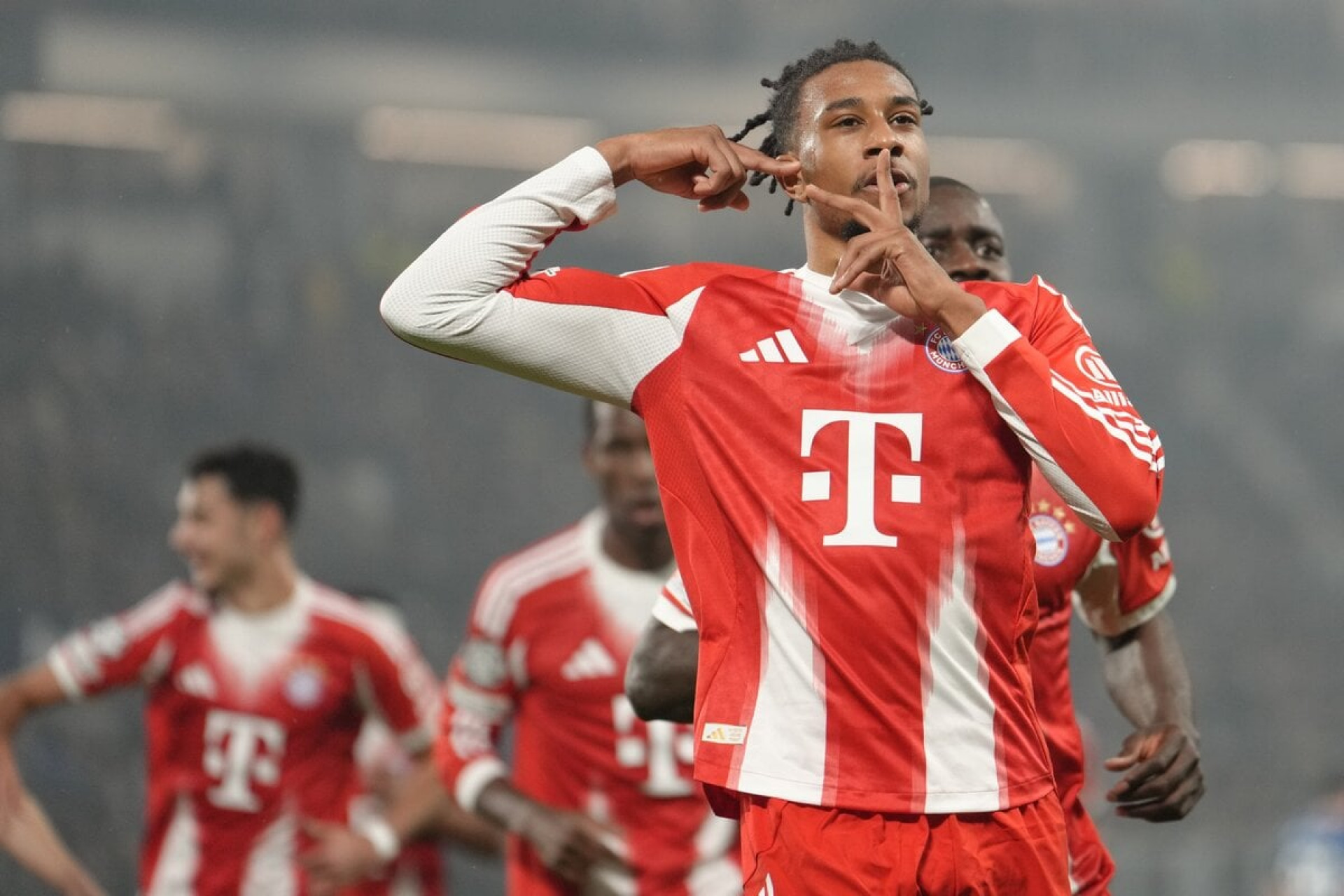 Bayern massacra a Atalanta e encaminha vaga nas quartas da Champions