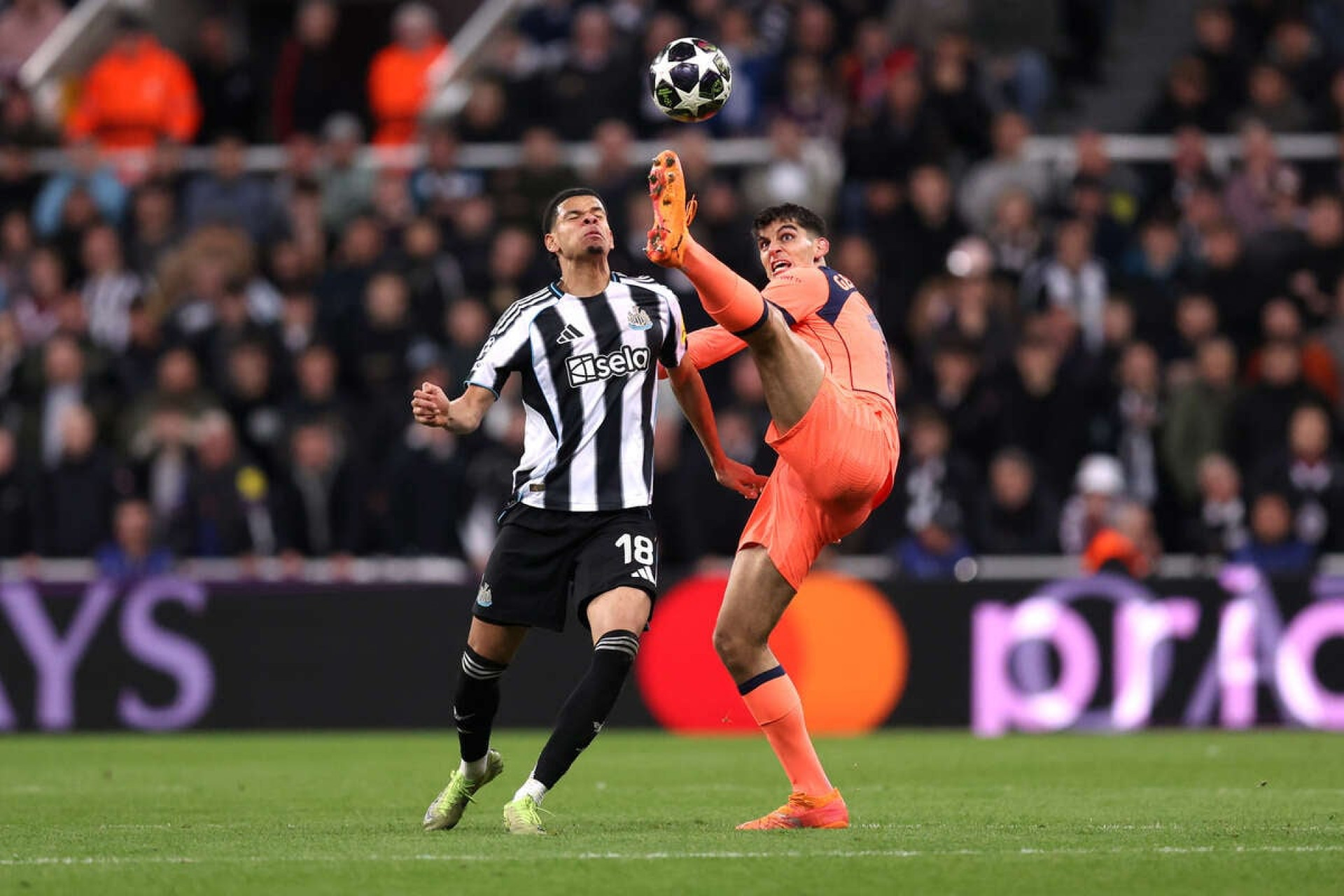 Newcastle sofre gol no &uacute;ltimo lance e fica no empate com o Barcelona na Champions