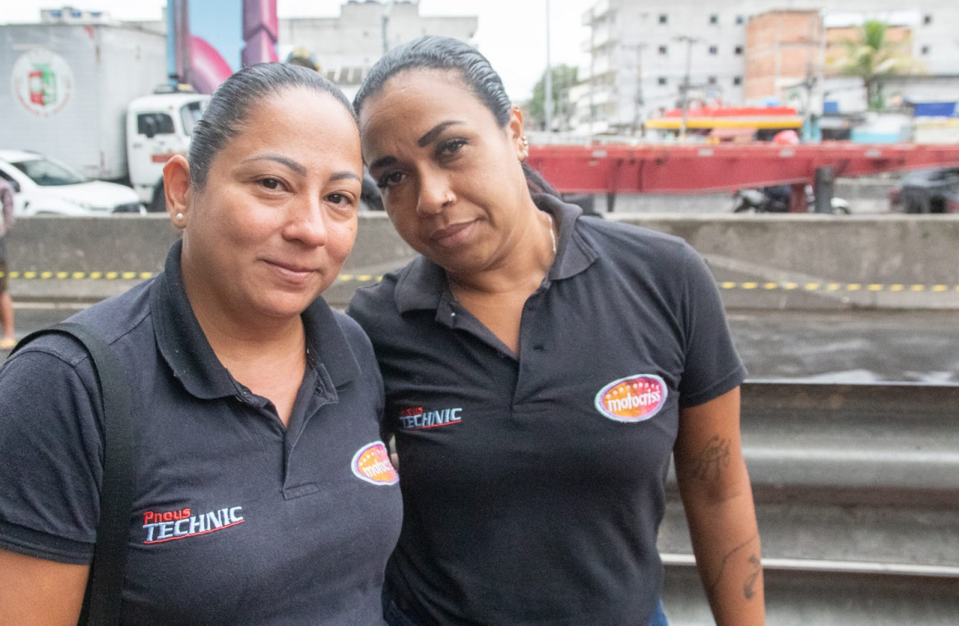 Joselaine Soares e Tamara Cristina retornaram à loja, em Ramos - Érica Martin / Agência O Dia