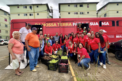 Prefeitura de Maricá lança ônibus itinerante para distribuição de hortaliças nos bairros