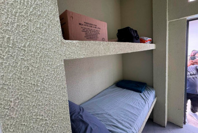 TV, ventilador e banheiro individual: saiba como é a cela onde Filipe Martins está preso no Paraná