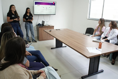 Policlínica da Mulher de Volta Redonda sedia palestra para ampliar atendimento humanizado e proteção às mulheres em situação de violência