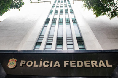 Polícia abre inquérito sobre arma apreendida atribuída a Bolsonaro