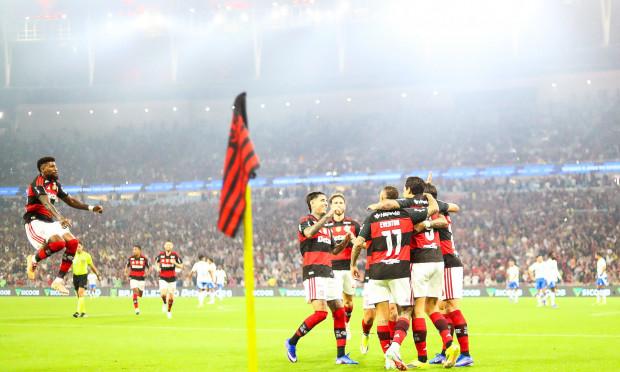 Em noite de reencontros, Flamengo vence o Cruzeiro no Maracanã