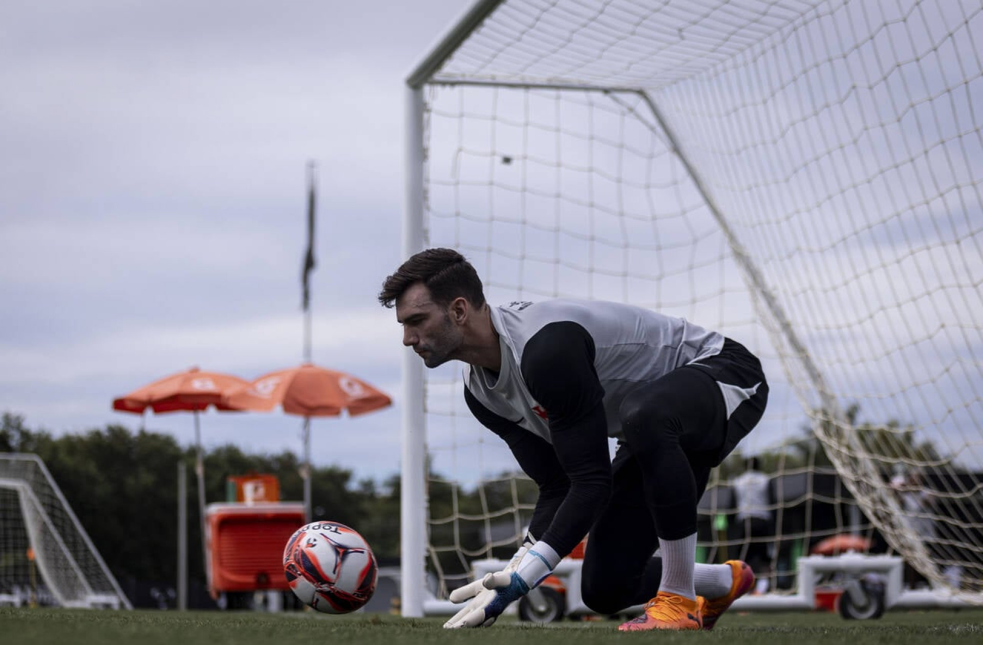 L&eacute;o Jardim assume destaque em defesas de p&ecirc;nalti entre principais ligas do mundo