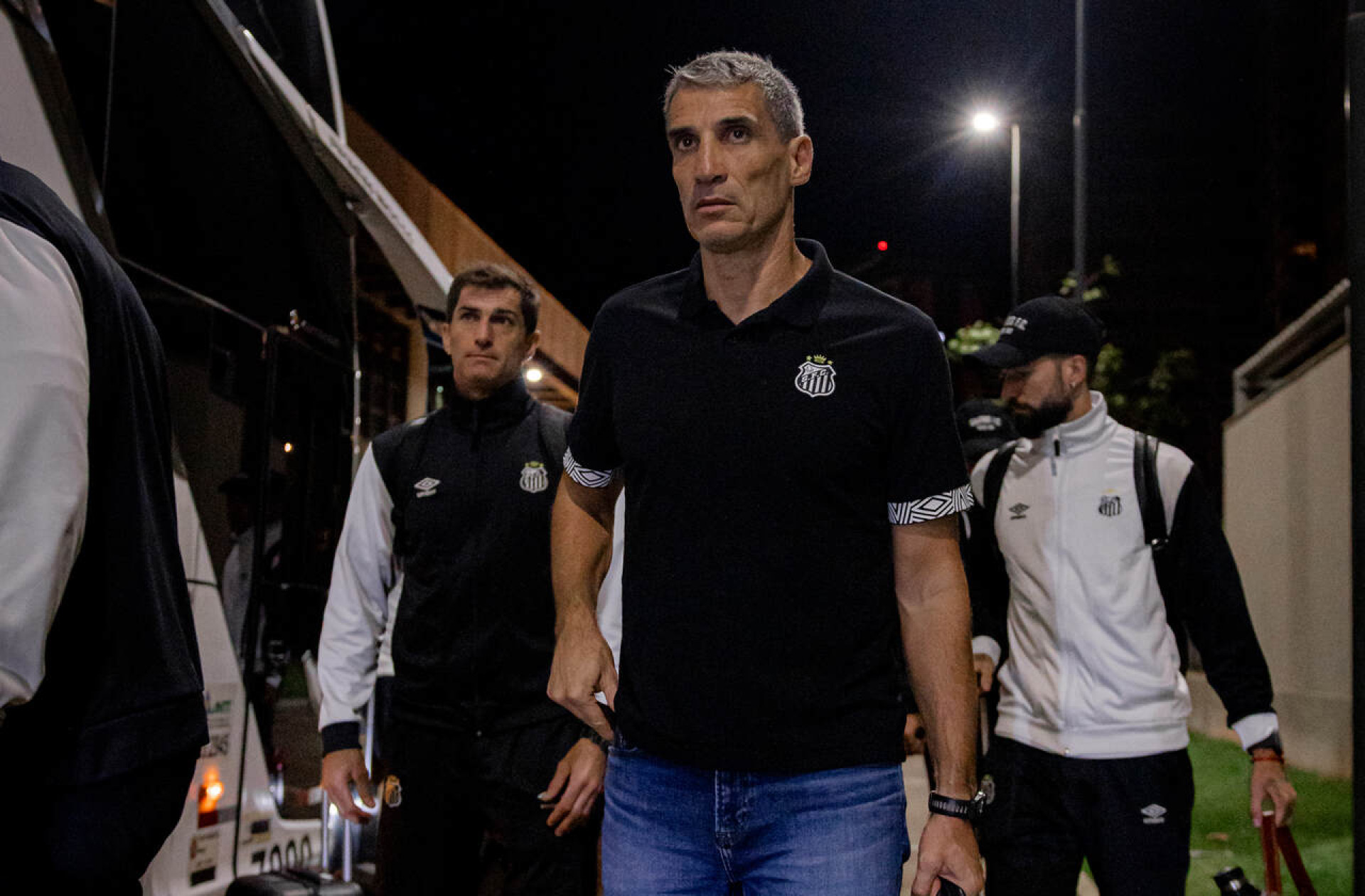 Santos decide manter Vojvoda no comando t&eacute;cnico