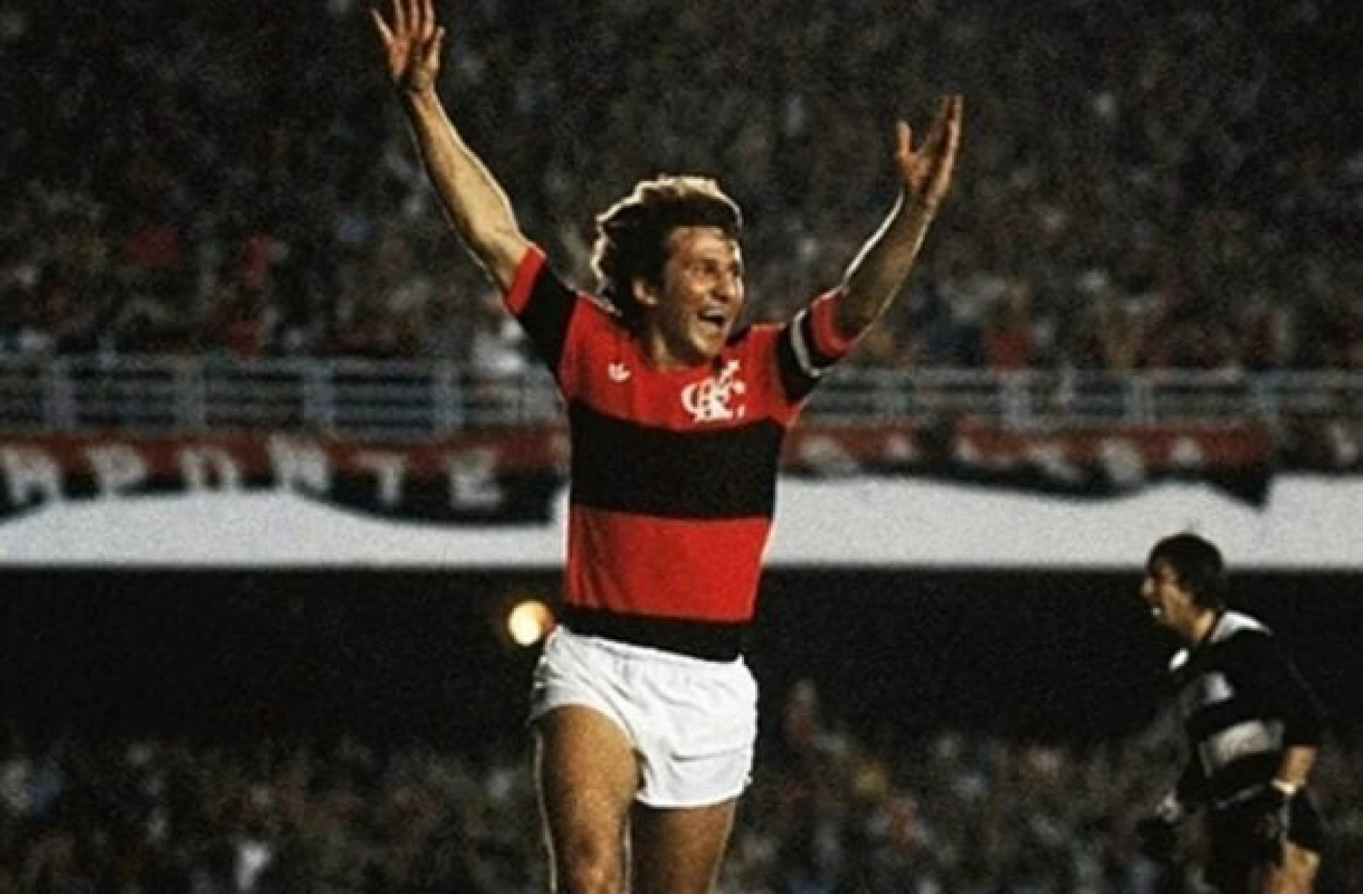 Zico chega aos cinemas em filme que revisita a hist&oacute;ria do &iacute;dolo do Flamengo; veja trailer