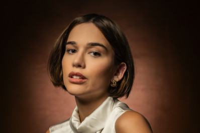 Theresa Fonseca vive vilã obcecada por Nicolas Prattes