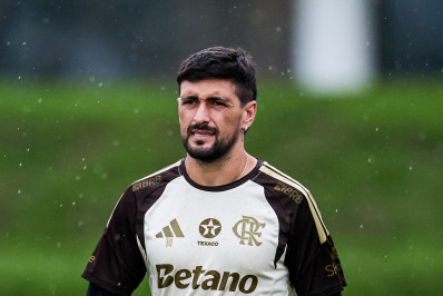 Flamengo não se preocupa com começo de ano irregular de Arrascaeta: 'Costuma evoluir'