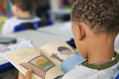 Rede municipal de Três Rios recebe mais de mil livros para fortalecer alfabetização