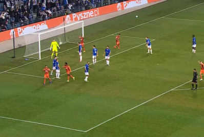 Vídeo: ex-Fluminense, Isaque faz golaço de bicicleta na Liga Conferência