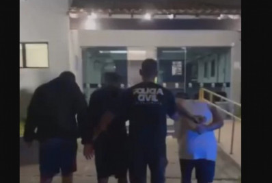 Três homens são presos por tráfico de drogas e porte ilegal de arma em Búzios