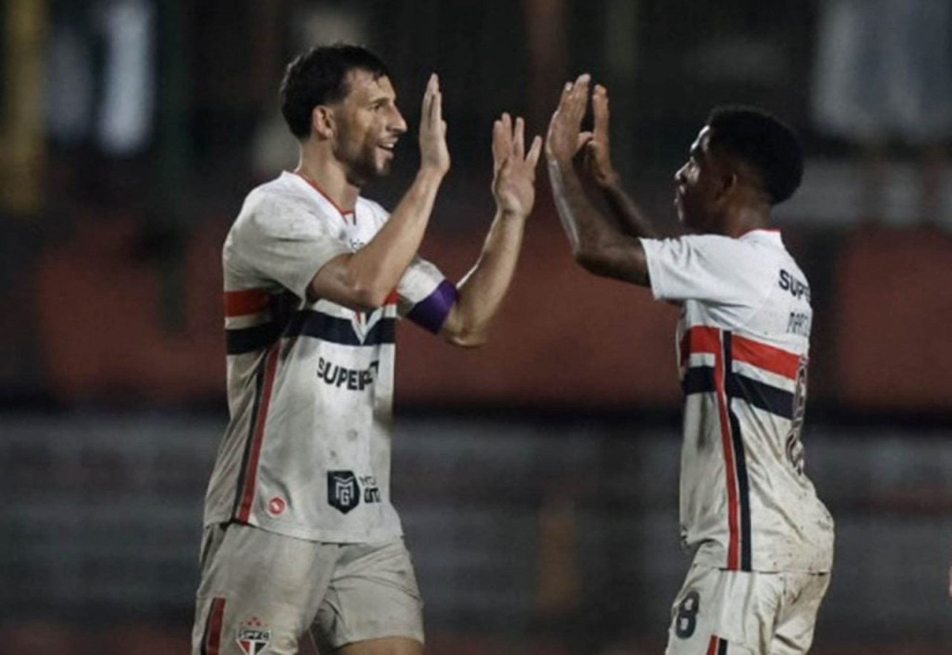 Calleri celebra lideran&ccedil;a do S&atilde;o Paulo e manda recado para Crespo: “Fez muito”
