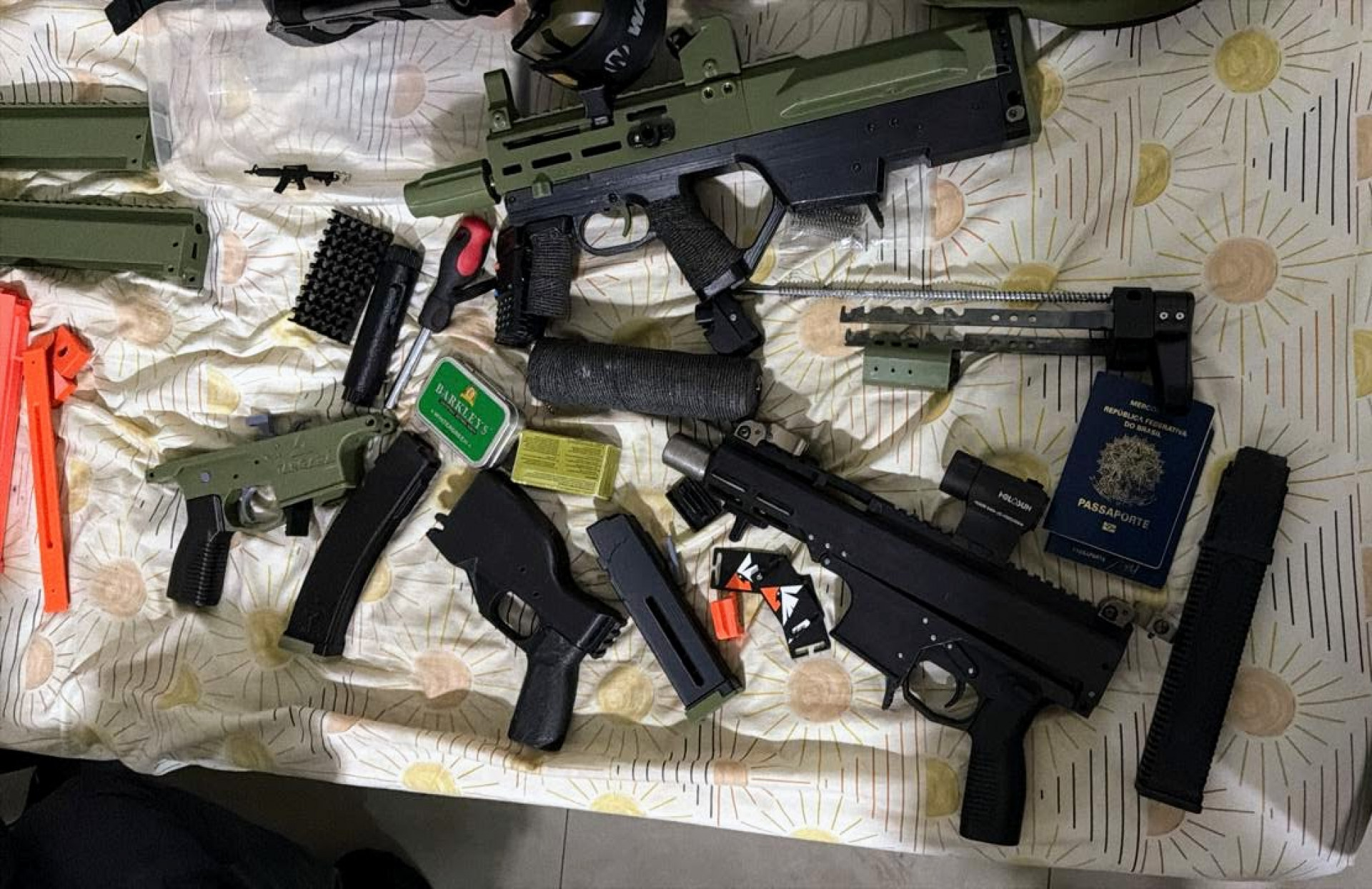 Grupo é suspeito de disseminar projetos para fabricação de 'armas fantasmas' - Divulgação / PCERJ