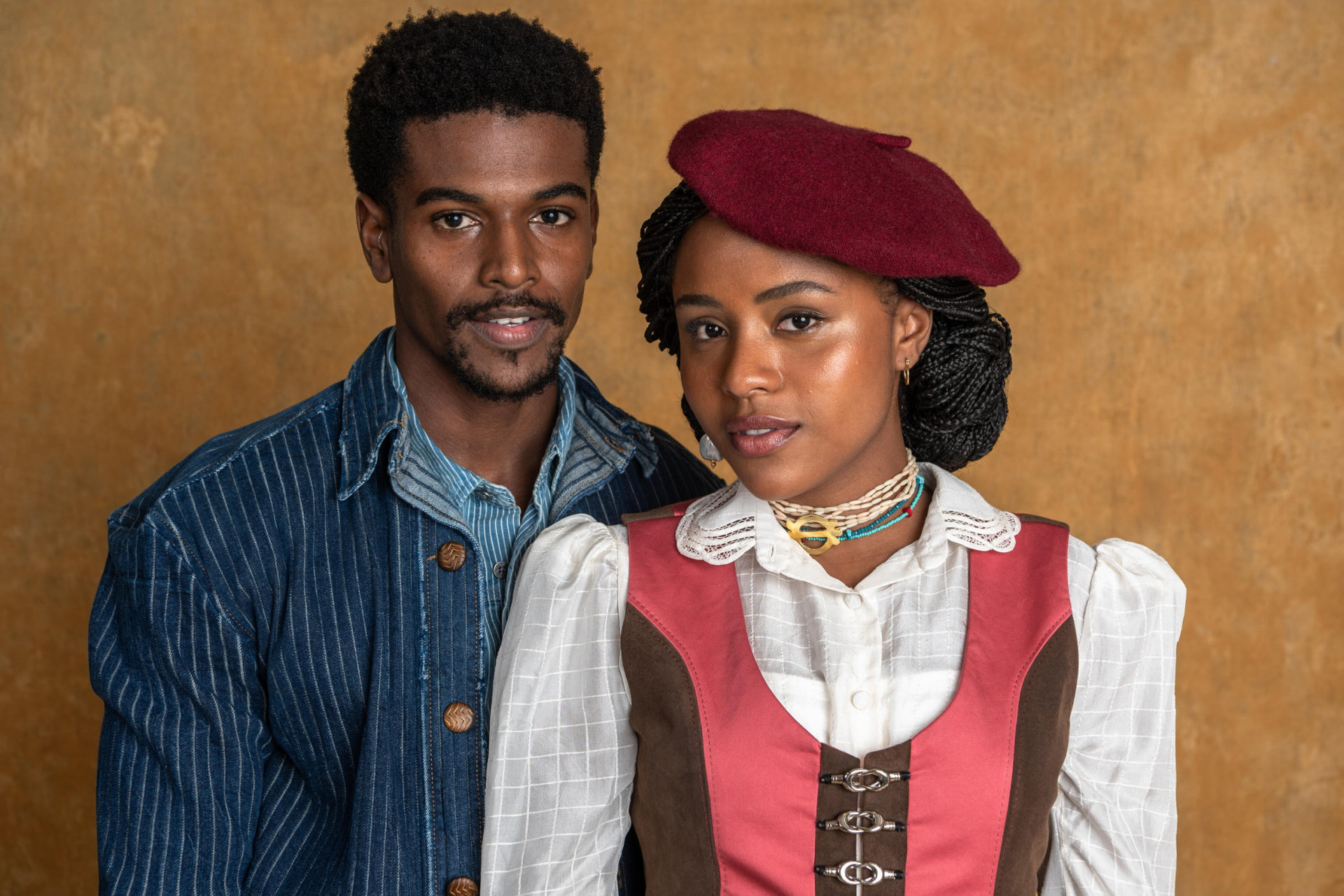 A Nobreza do Amor: Tonho (Ronald Sotto) e L&uacute;cia/Alika (Duda Santos)