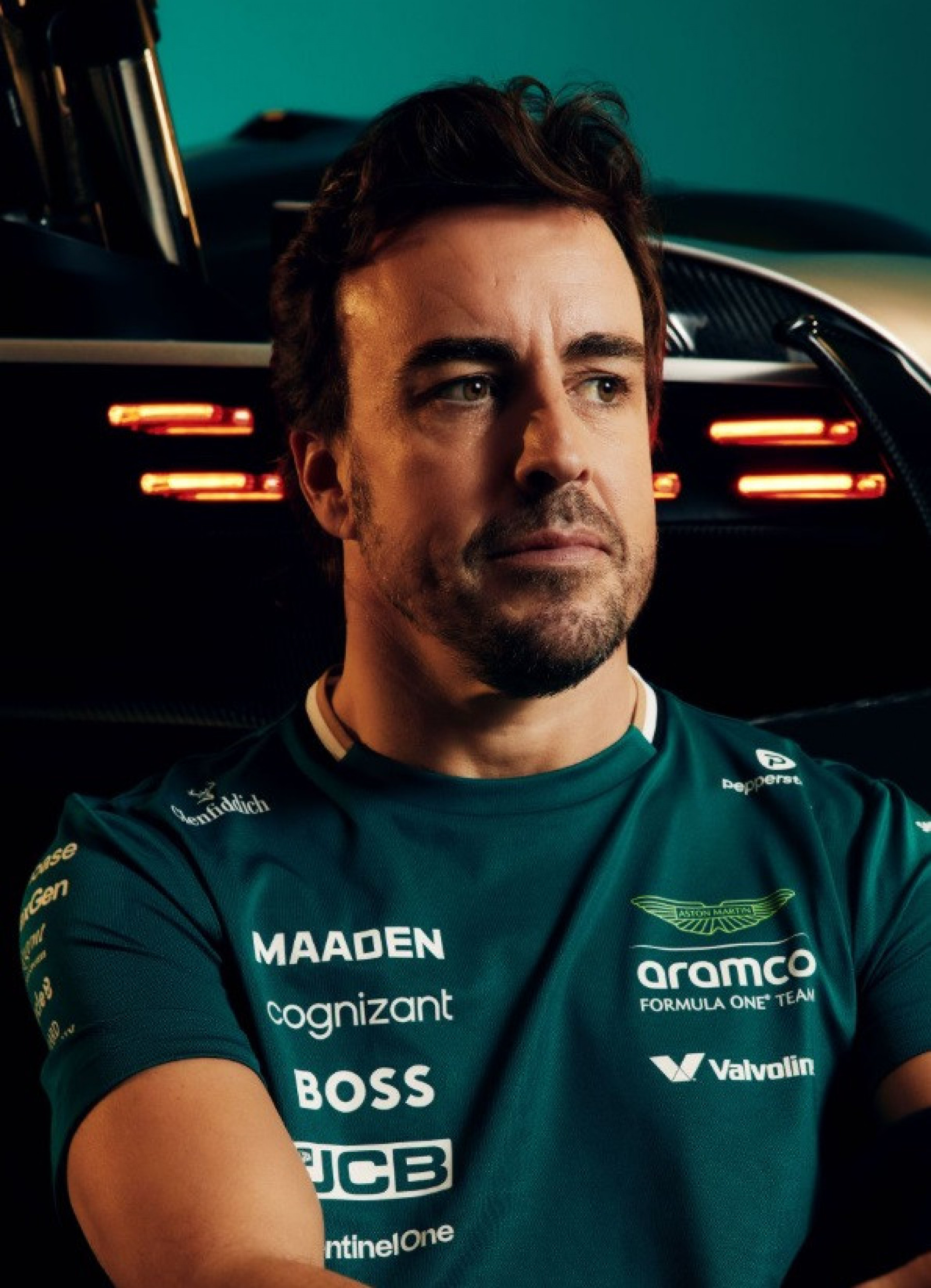 Fernando Alonso descarta aposentadoria: 'Me sinto competitivo e motivado'