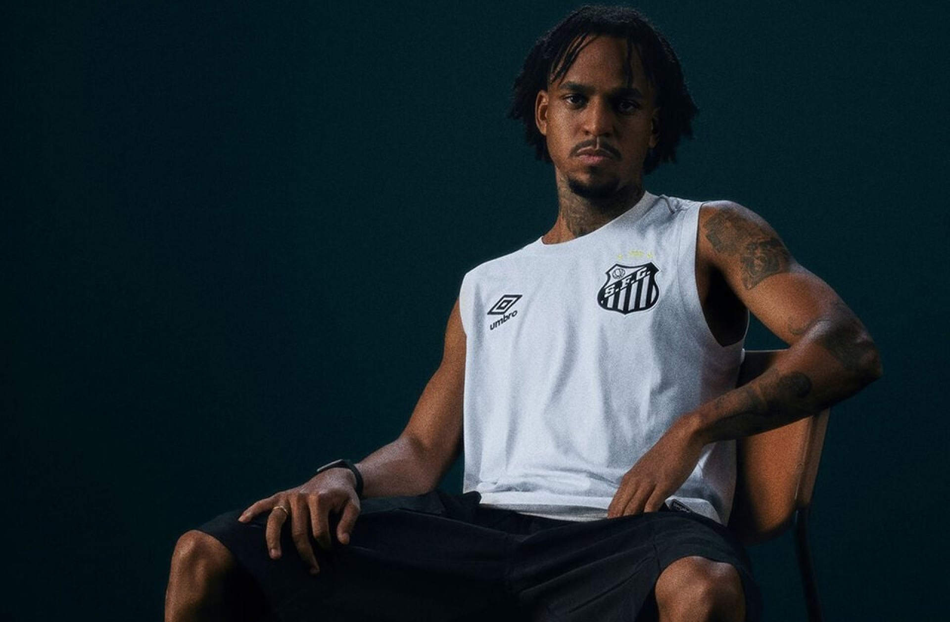 Santos apresenta novo uniforme para 2026; Confira as fotos