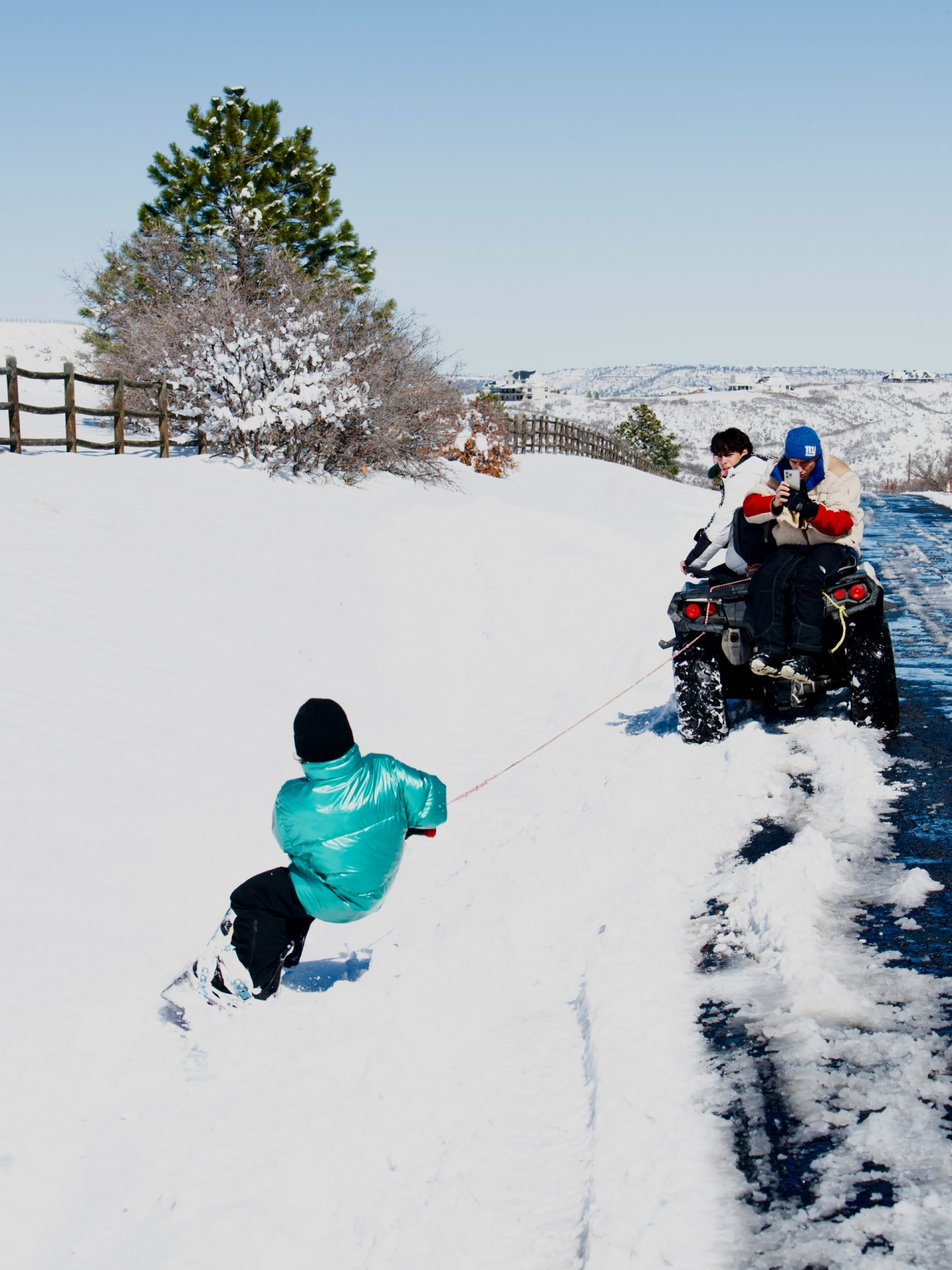 Filho de Alok e Romana Novais surge esquiando durante viagem da família aos EUA - Reprodução Instagram