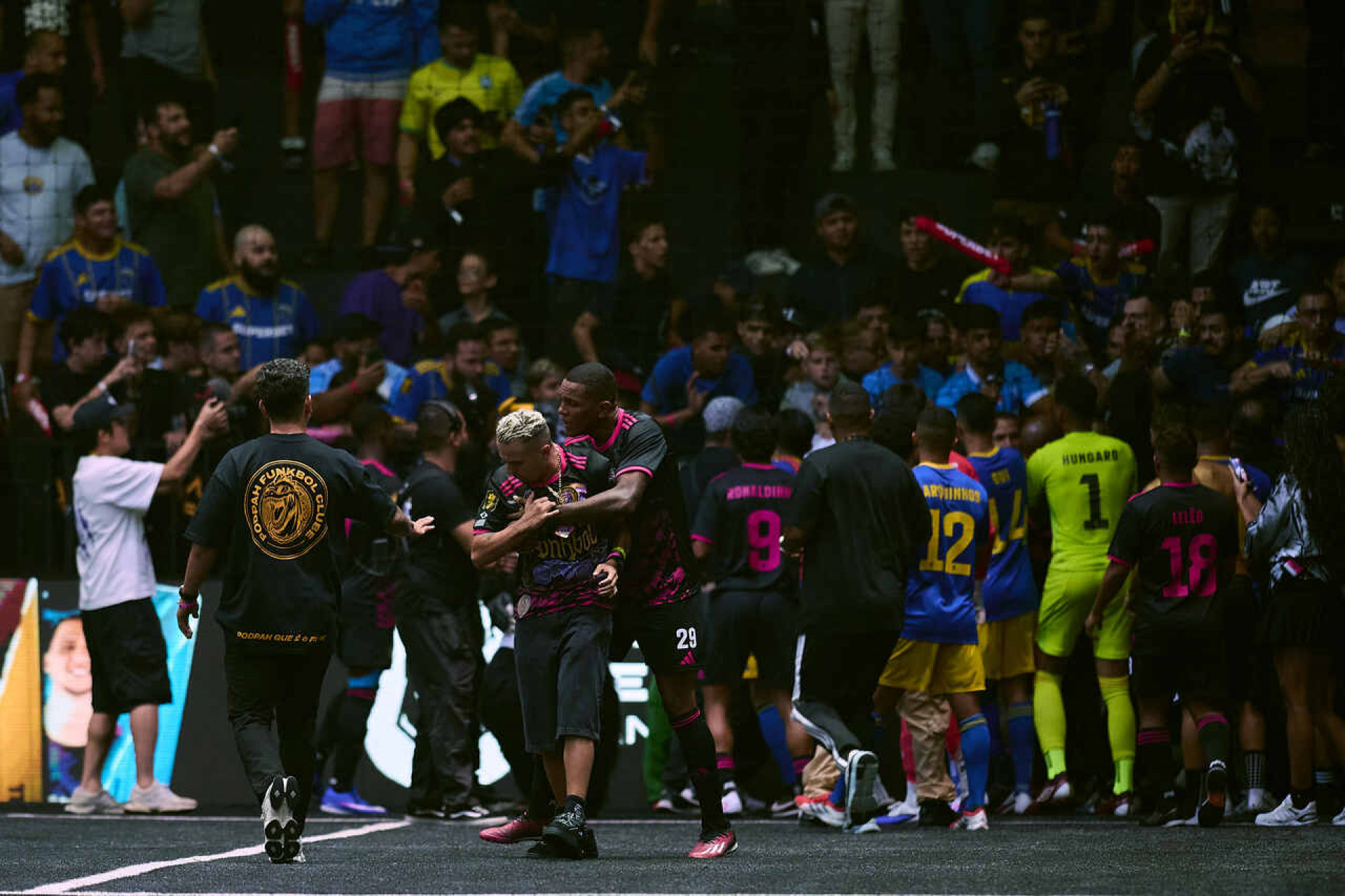 Confus&atilde;o entre Dendele e Funkbol rende puni&ccedil;&otilde;es na Kings League Brasil