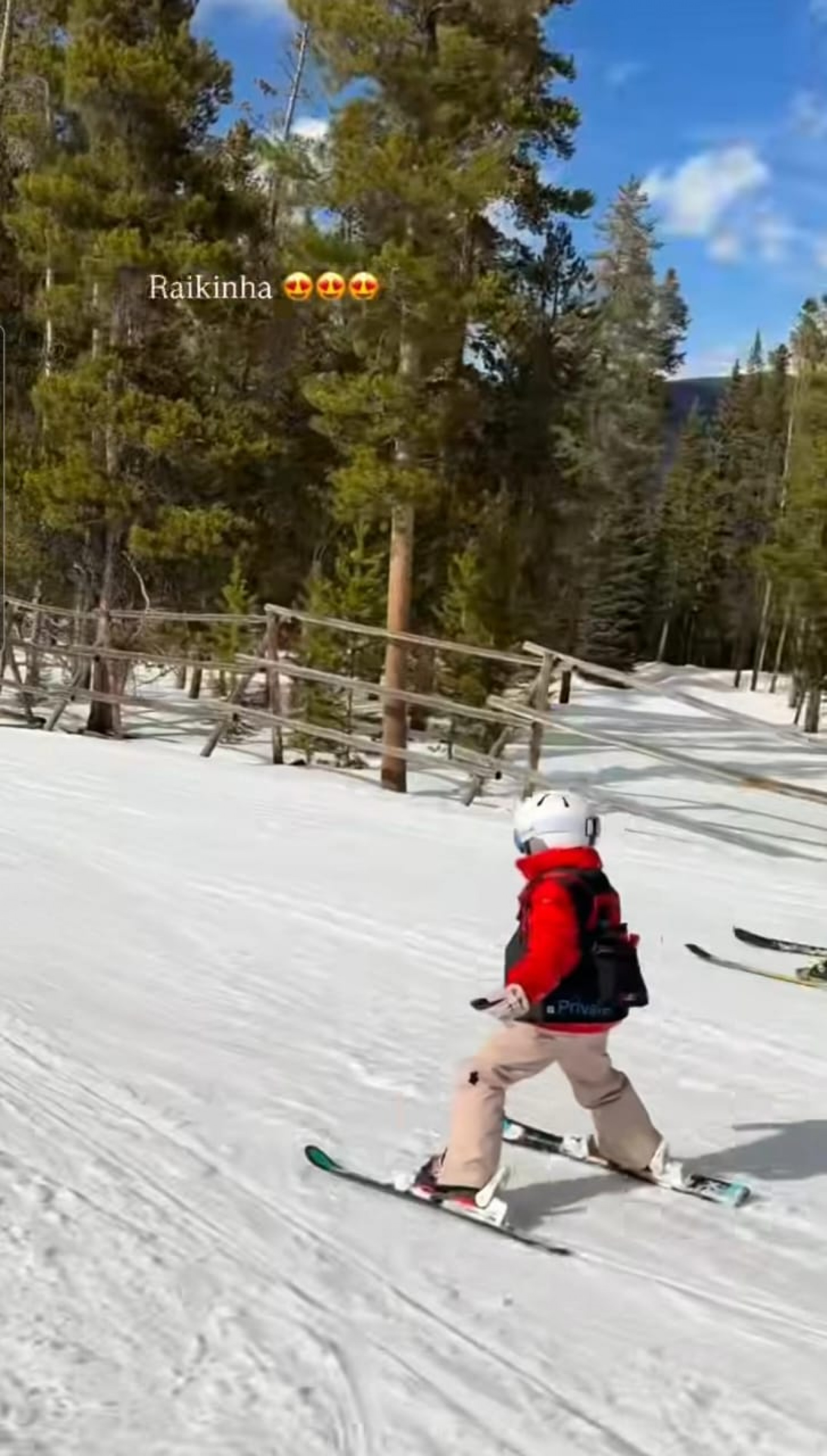 Filha de Alok e Romana Novais surge esquiando durante viagem da família aos EUA - Reprodução Instagram