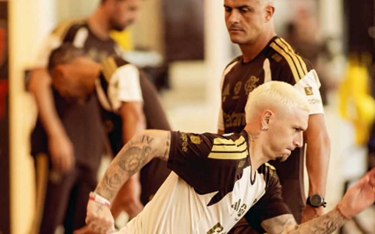 Arthur Peixoto em ação em dia de treino no Flamengo
