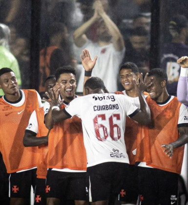 Cuiabano celebra vitória e primeiro gol pelo Vasco: 'Muito feliz'