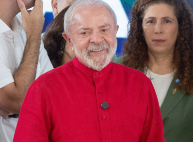 Lula supera Flávio entre eleitores de centro