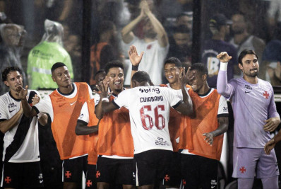 Cuiabano celebra vitória e primeiro gol pelo Vasco: 'Muito feliz'