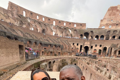 Péricles mostra momentos de férias com a esposa na Itália e se declara: 'Que presente viver você'