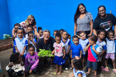 Projeto leva hortas comunitárias às escolas e ensina crianças a plantar e cuidar da natureza em Macaé