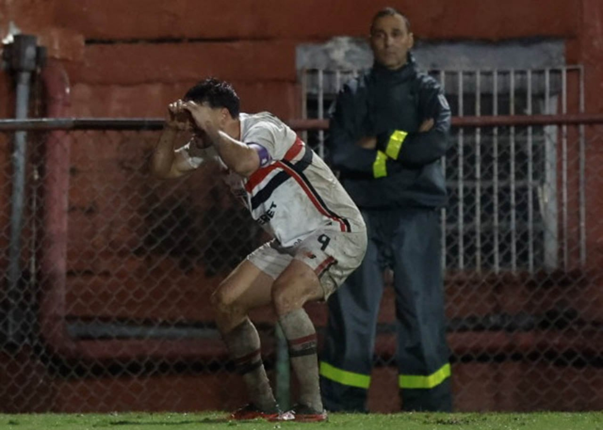 S&atilde;o Paulo volta &agrave; lideran&ccedil;a do Campeonato Brasileiro ap&oacute;s quase quatro anos