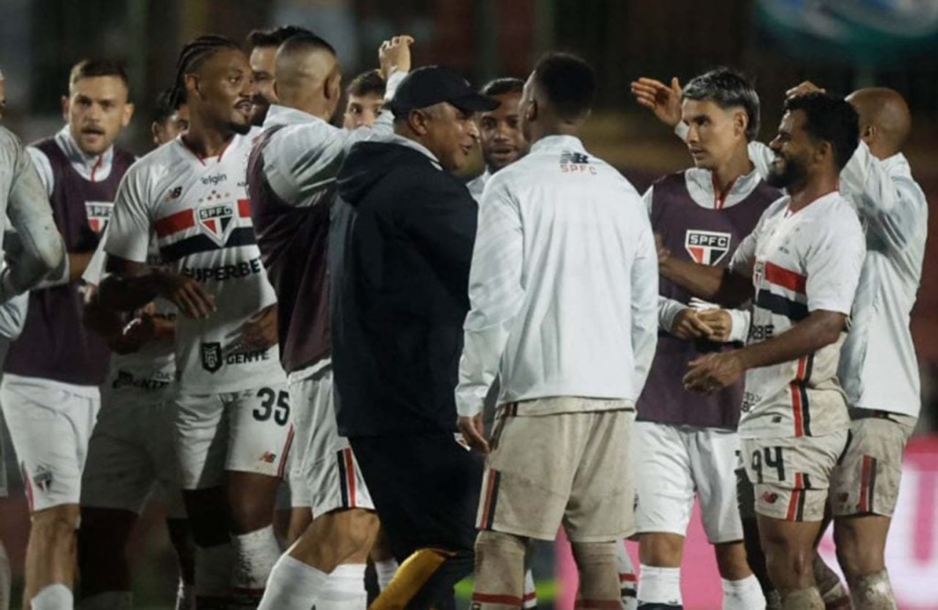 Roger Machado exalta tranquilidade ap&oacute;s vit&oacute;ria na estreia pelo S&atilde;o Paulo
