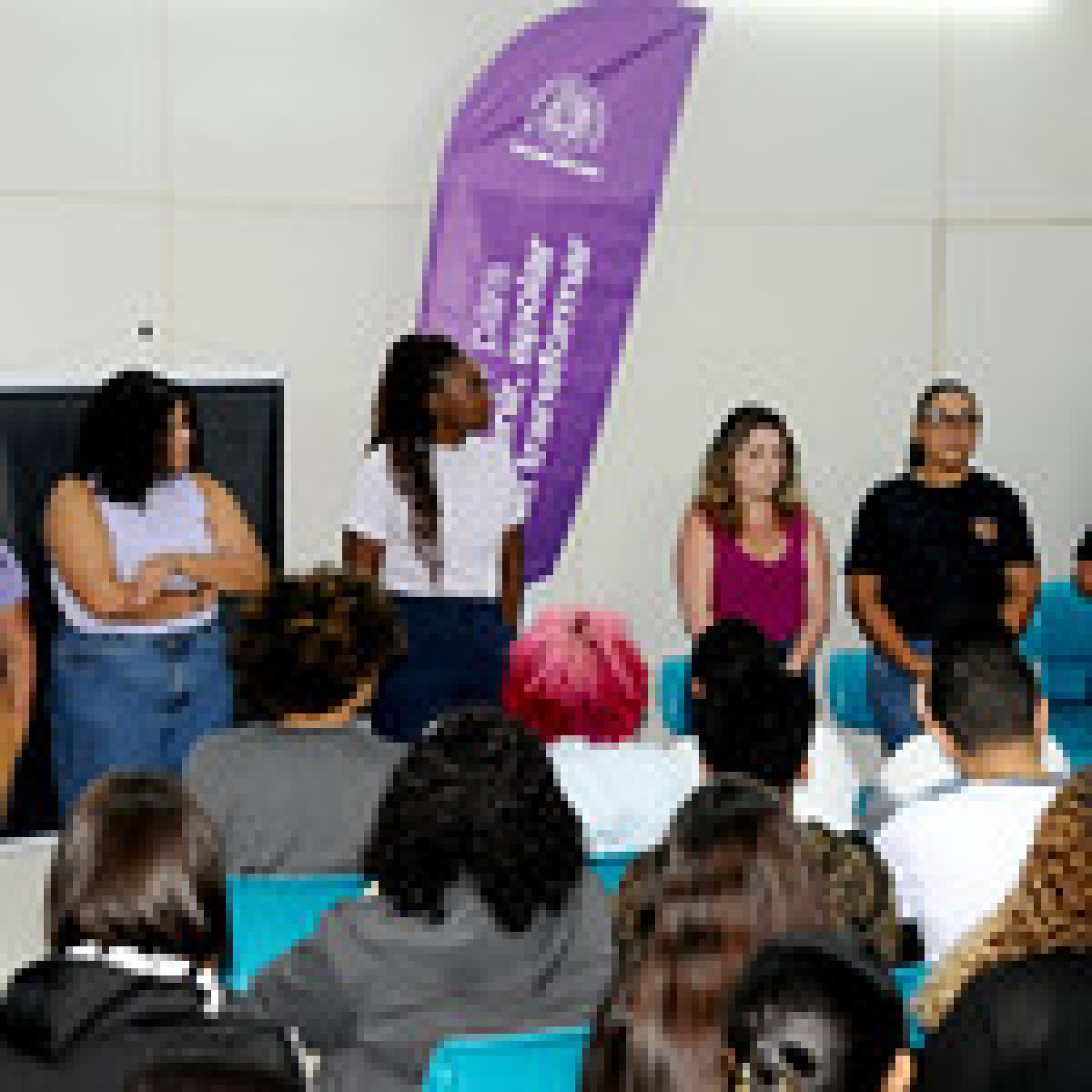 Alunos do ensino médio da rede pública participam de palestra sobre relacionamento abusivo e violência contra a mulher